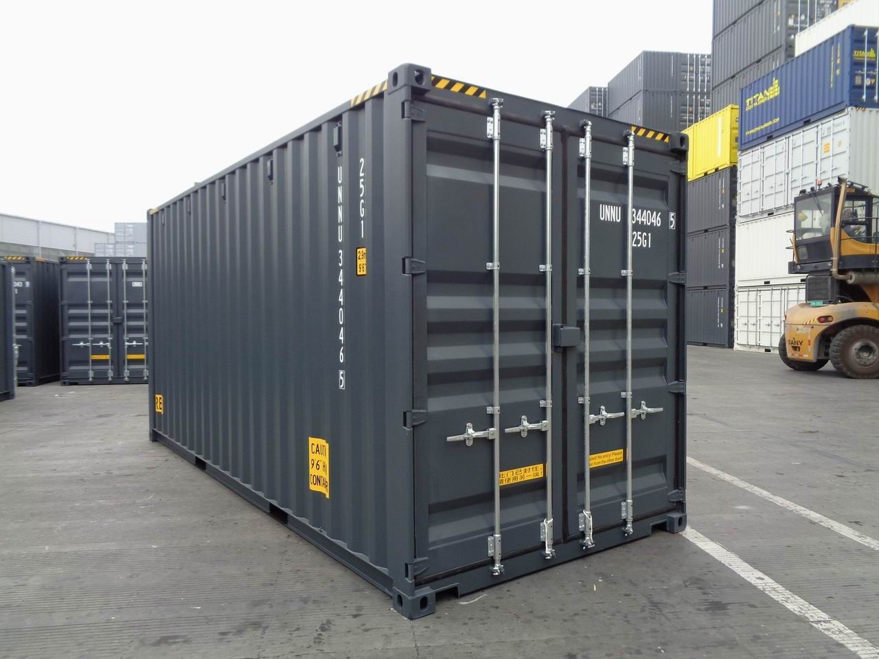 20-Fuß-High-Cube-Double-Door-Container in Anthrazit von schräg vorn, Doppeltüren geschlossen