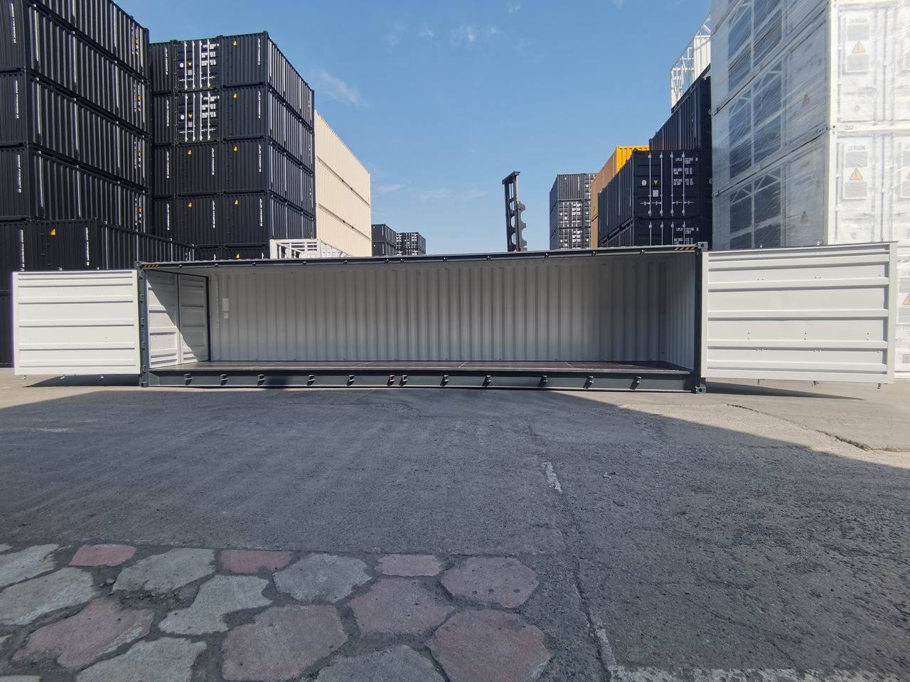 40-Fuß-High-Cube-Side-Door-Container mit vollständig geöffneter Längsseite