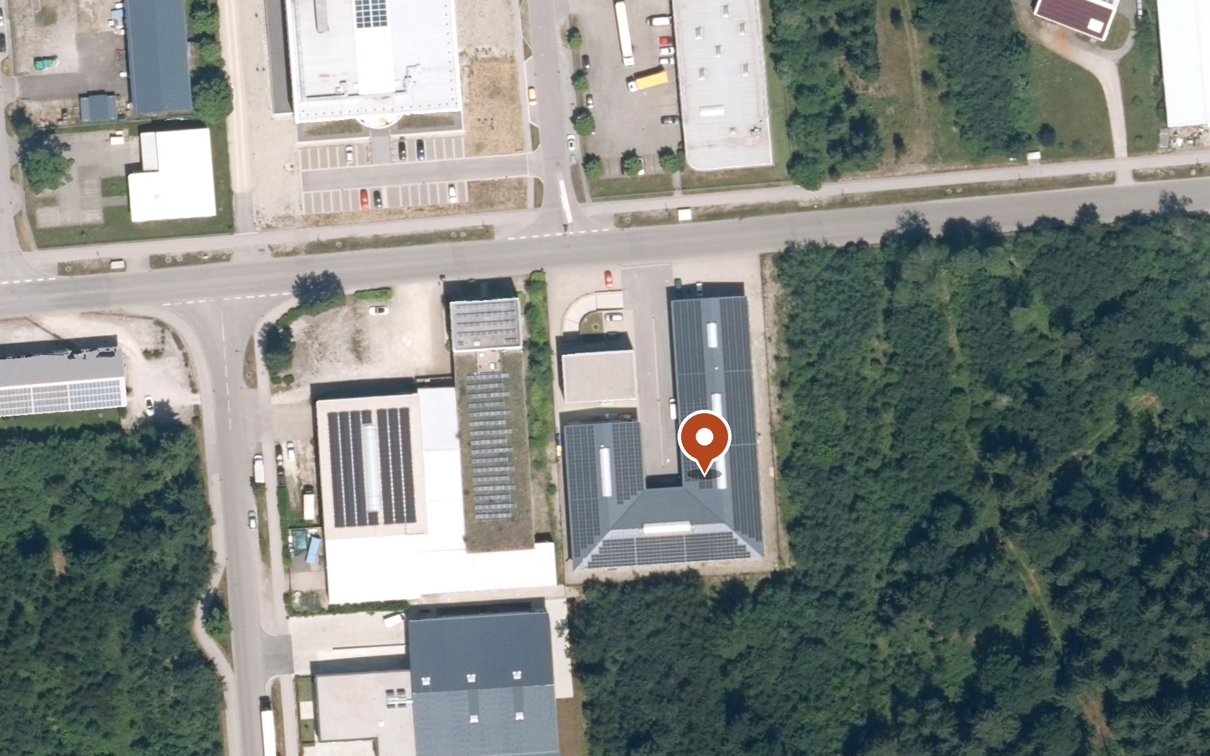 Luftbild des CVS-Gelaendes in der Celsiusstrasse 15 in Landsberg am Lech, Halle 7 im Handwerkerhof