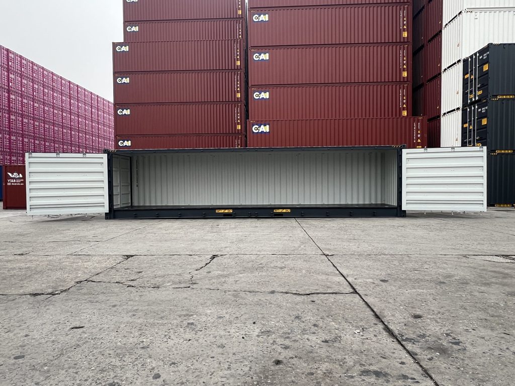 40-Fuß-High-Cube-Side-Door-Container mit komplett geöffneter Längsseite